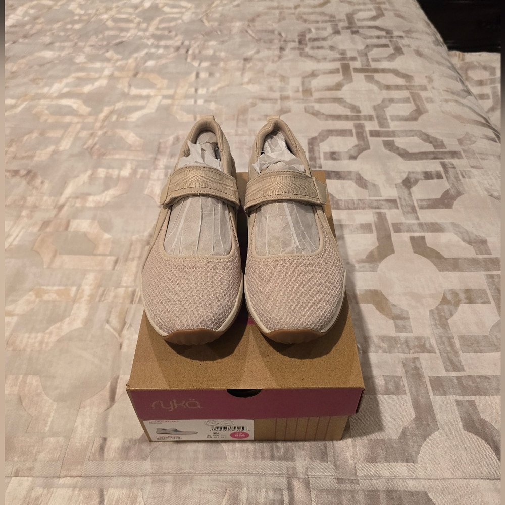 NWT RYKA Echo Women's Mary Janes Terra Taupe SIZE 8